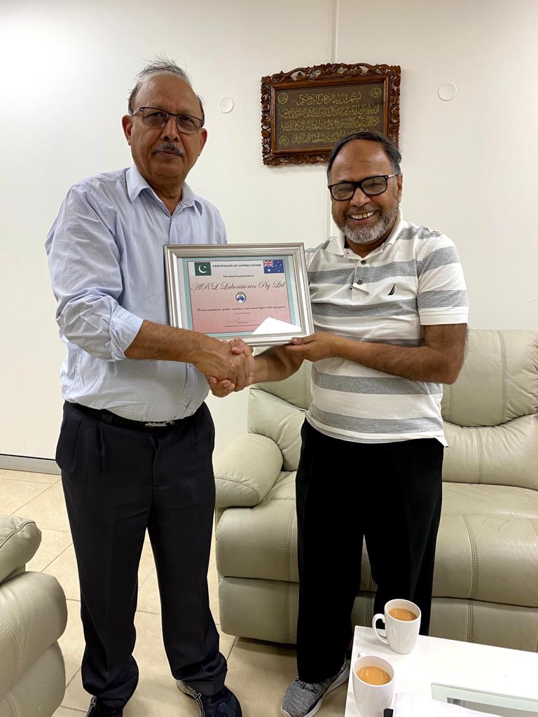 President PAE presents appreciation award to the Managing Director of ARL Laboratory