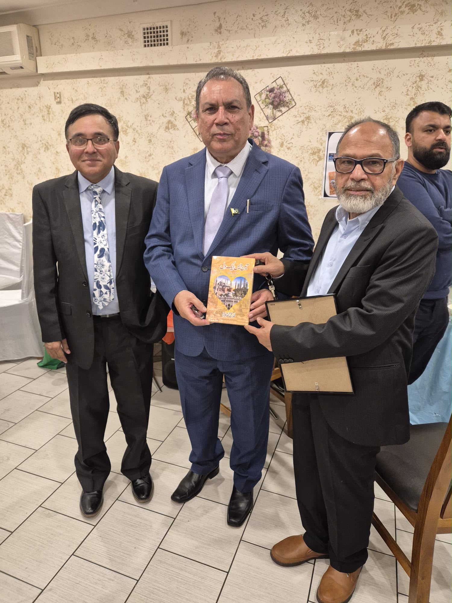 At the Allama Iqbal Society Circle award evening at Maharaja Restaurant, Sydney, where the President received the Community Service Award